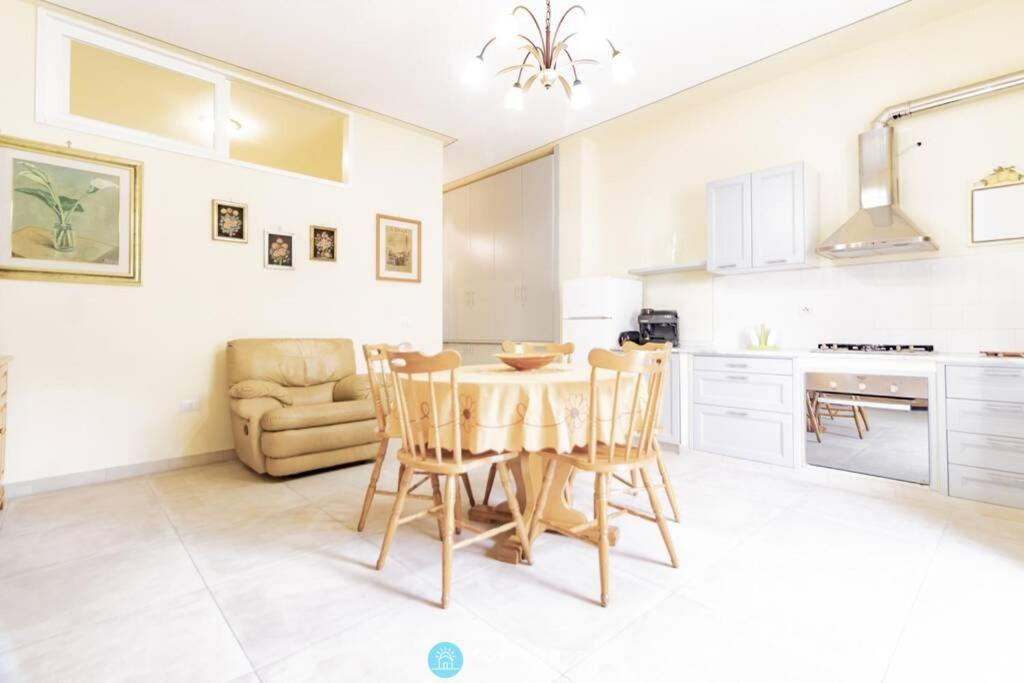 Helm Flat - Porto Cesareo Apartment Luaran gambar